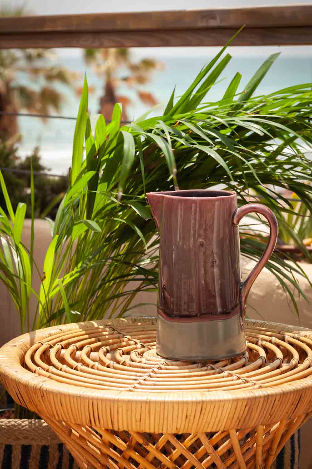 OFELIA Home & Decor side table and decorative jug, a touch of style in any corner.
